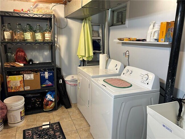 Building Photo - 903 Lynwood Ct