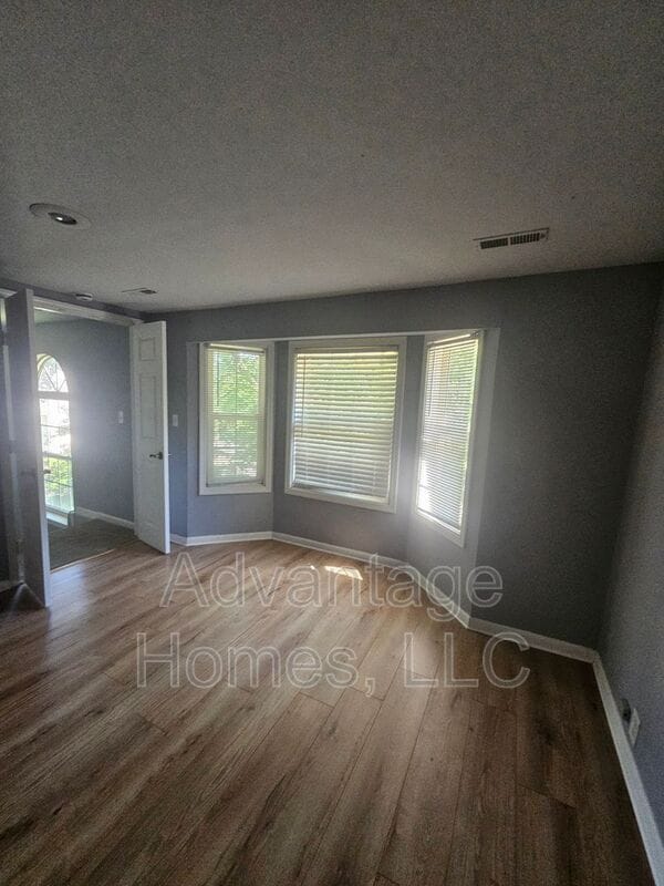 Building Photo - 4544 Terrace St