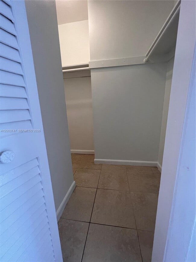 Building Photo - 15221 NE 6th Ave