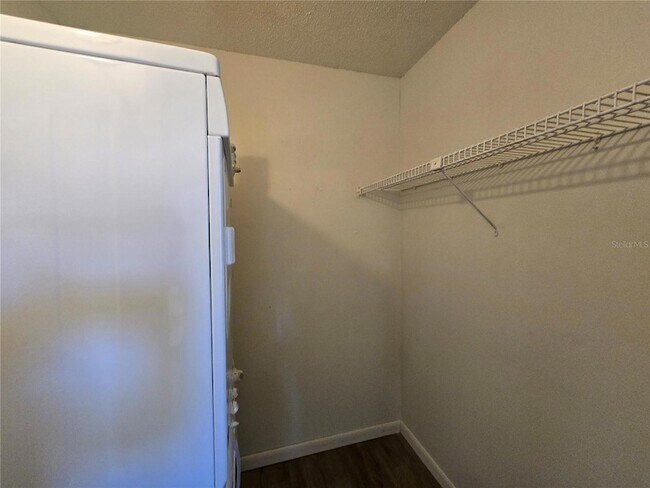 Building Photo - 623 Midway Dr