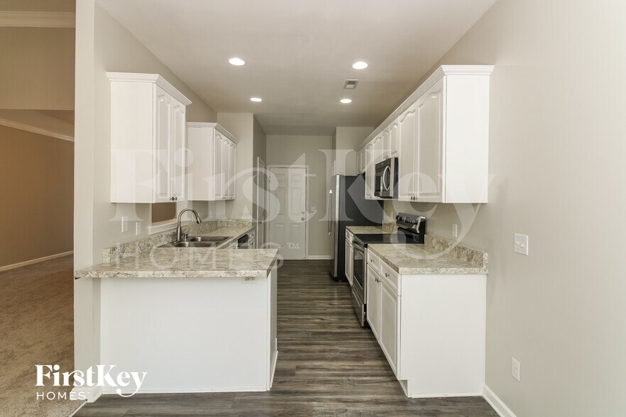 Building Photo - 640 Old Cahaba Dr