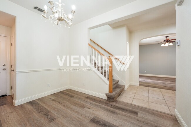 Building Photo - 48 Villa Gardens Ct