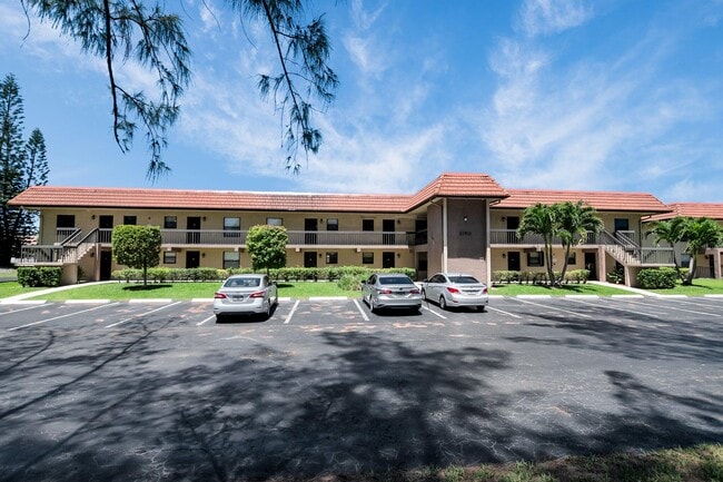 Primary Photo - 21911 Lake Forest Cir