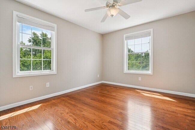 Building Photo - 141 Walnut St