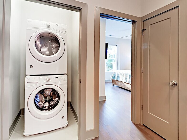 Building Photo - 2125 8th Ave S