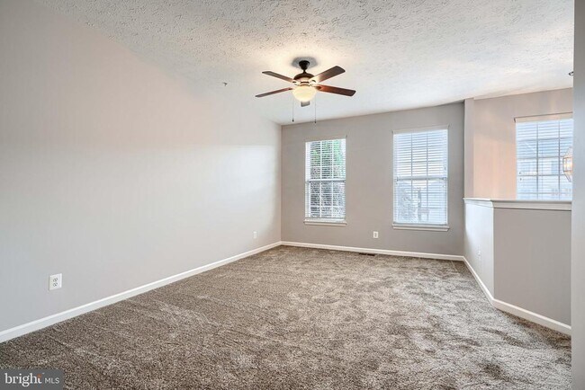 Building Photo - 736 Wineberry Way