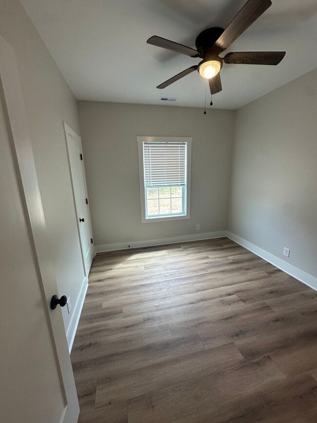 Building Photo - BRAND NEW 3 Bedroom Apartment in Shelbyville!