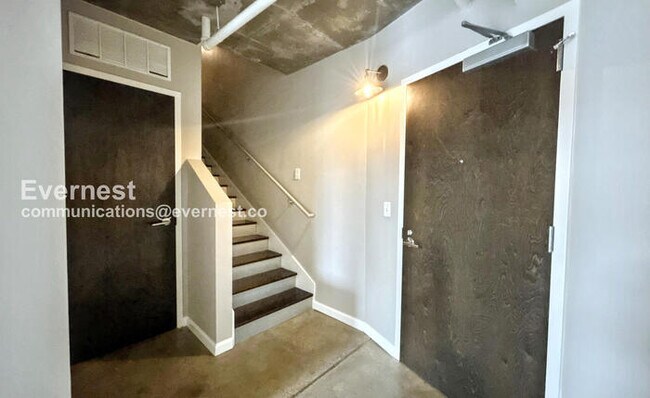 Building Photo - 2115 Yeaman Pl