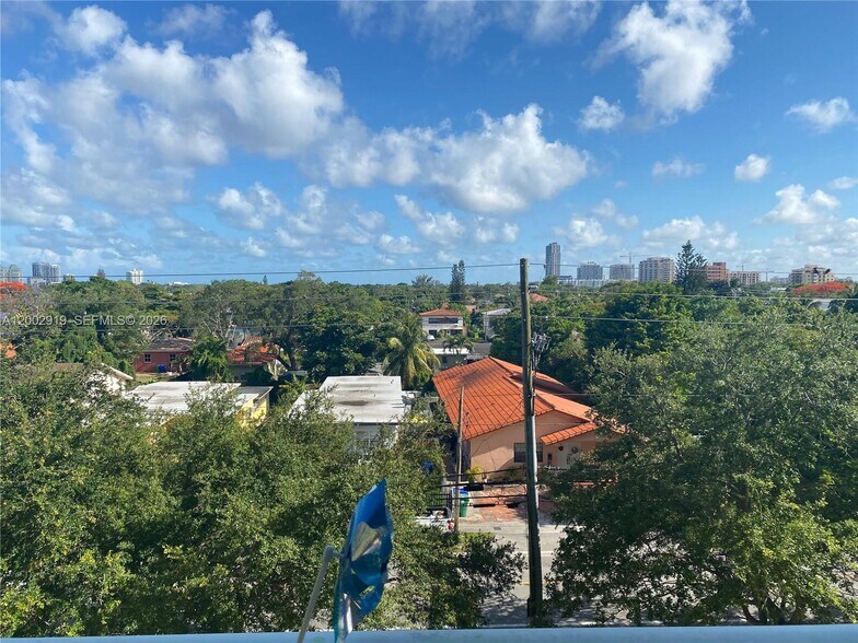 Building Photo - 3500 Coral Way