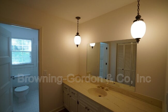 Building Photo - 5345 Green Valley Ct