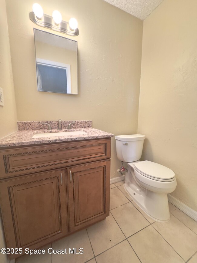 Building Photo - 2466 Uranus Dr