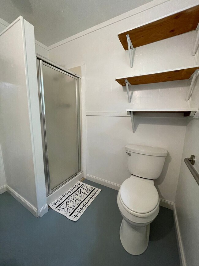 Building Photo - Cozy Bayside Cottage Tier 2