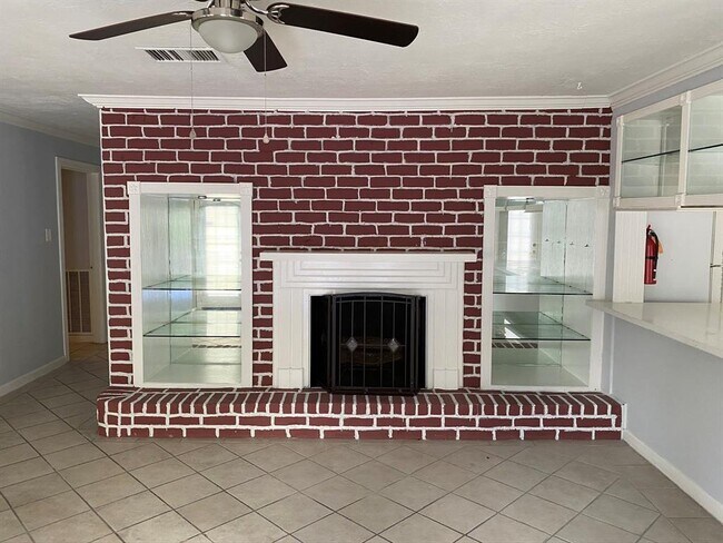 Building Photo - 6211 Westwick Dr
