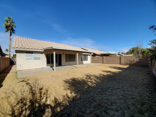 Building Photo - 3 Bedroom Home - No HOA - Single Level - North Phoenix *$500 Off First Month's Rent*