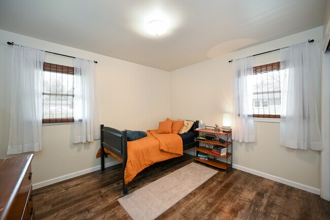 Building Photo - 23712 W Main St