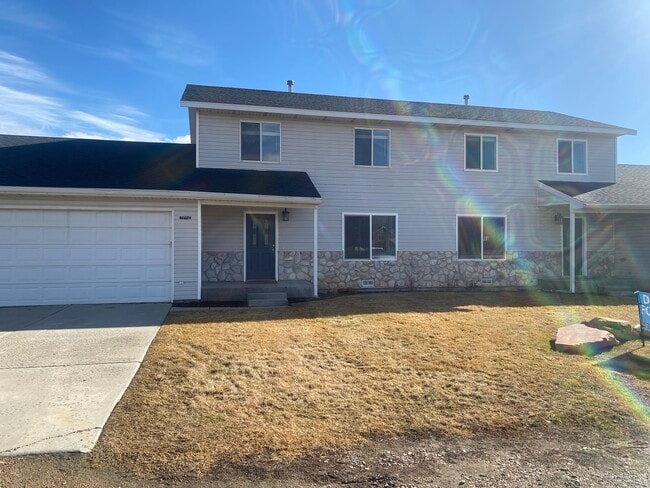 Building Photo - 777 E Main St