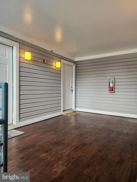 Building Photo - 10 Greystone Ct