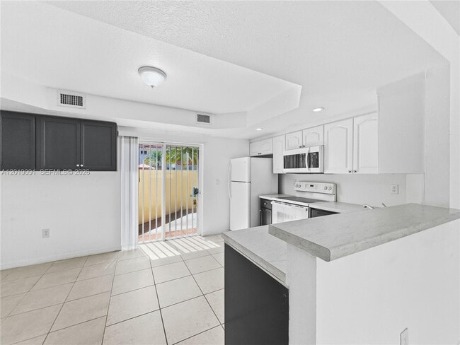 Building Photo - 3002 San Remo Cir