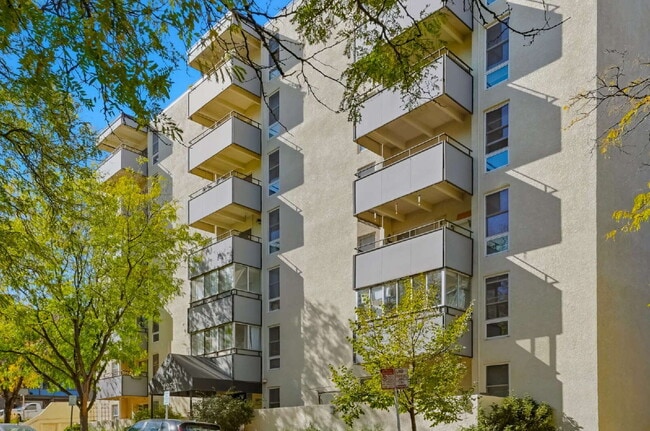 Building Photo - Spacious Cap Hill Condo with Garage Parking