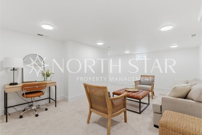 Building Photo - 592 9th St
