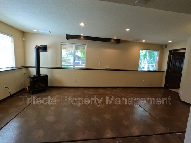 Building Photo - 2215 Harvest St