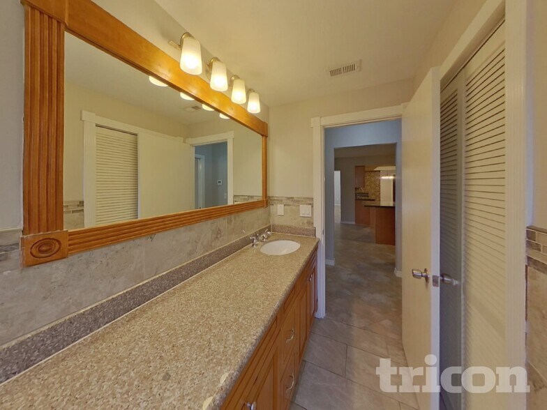 Building Photo - 3133 Swan Ln