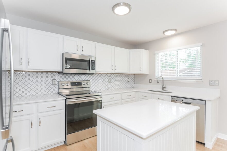 Building Photo - 10319 Woodrose Ln