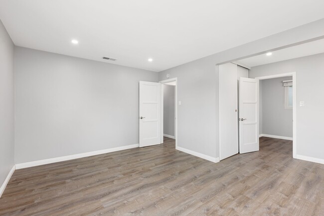 Building Photo - Spacious & Stunning: Fully Remodeled 3-Bed...