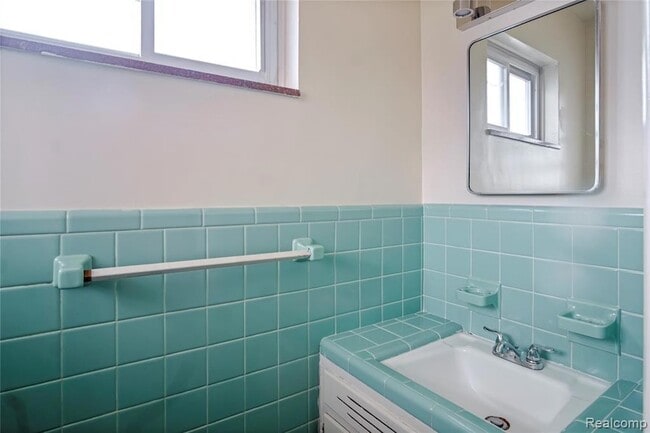 Building Photo - 22170 Harding St