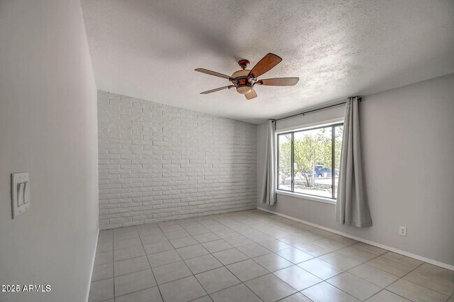 Building Photo - 1612 E Gaylon Dr