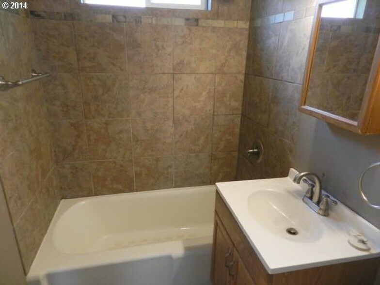 New mirror, sink and vanity have been installed since photo. - 9003 SE Stephens St