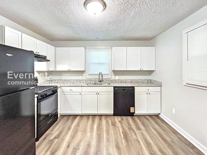 Building Photo - 2004 Bader Ave SW