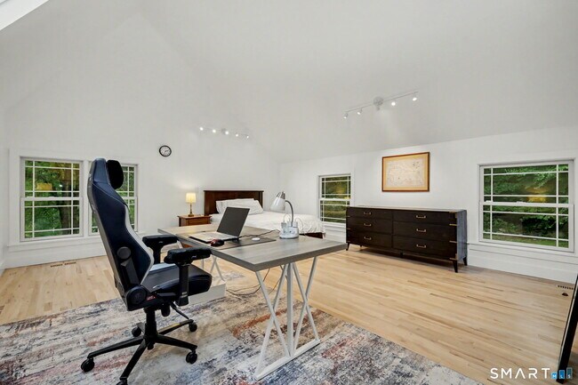 Building Photo - 158 Steep Hill Rd