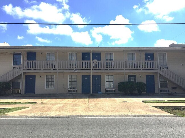 Primary Photo - 705 Central Ave