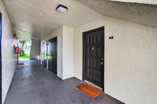 Building Photo - 752 Executive Center Dr