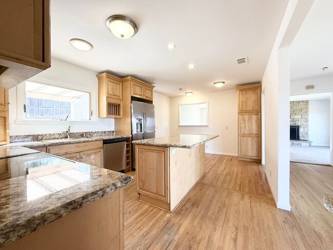 Building Photo - Country Charmer w/ Views Galore!