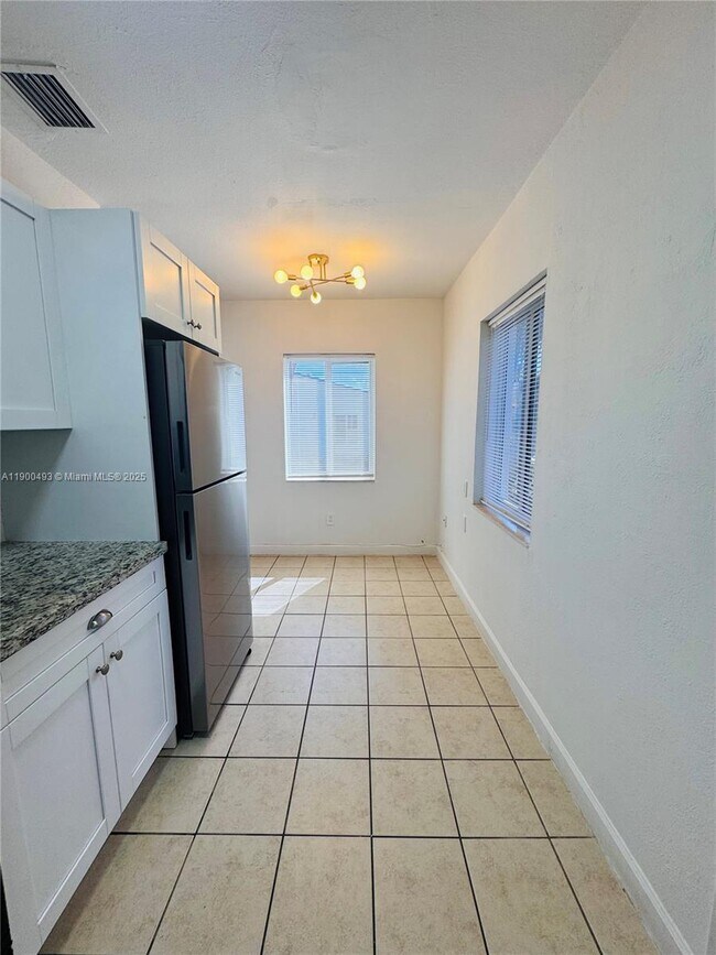 Building Photo - 1267 NE 127th St