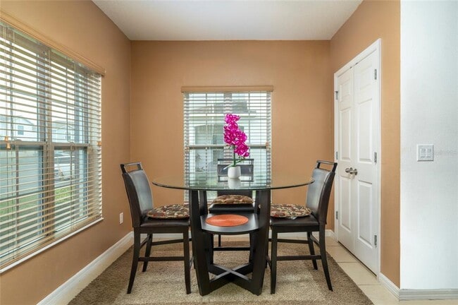 Building Photo - 212 Primrose Dr