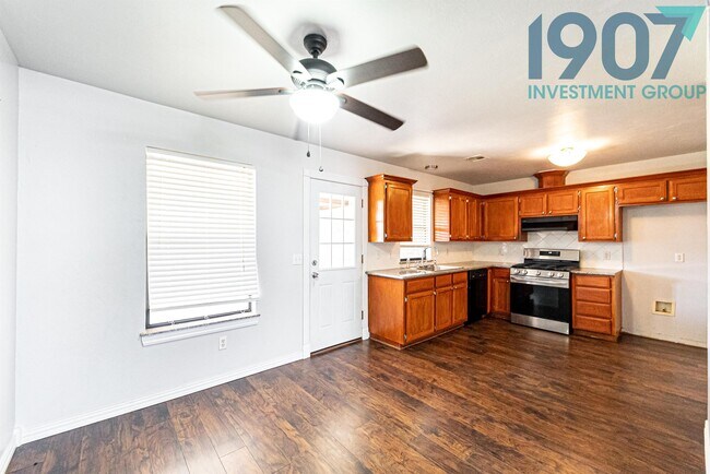 Building Photo - 1925 Bluegrass Ct