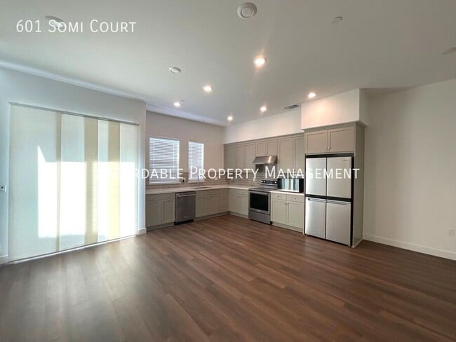 Building Photo - 601 Somi Ct