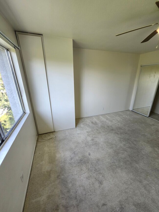 Building Photo - 1441 W Village Ln