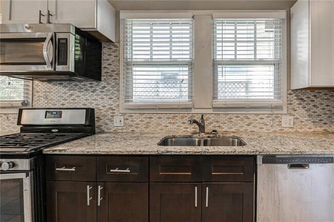 Building Photo - 483 Burlington Rd NE