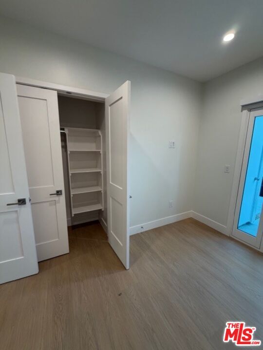 Building Photo - 5191 1/2-5191 1/2 Lindley Ave