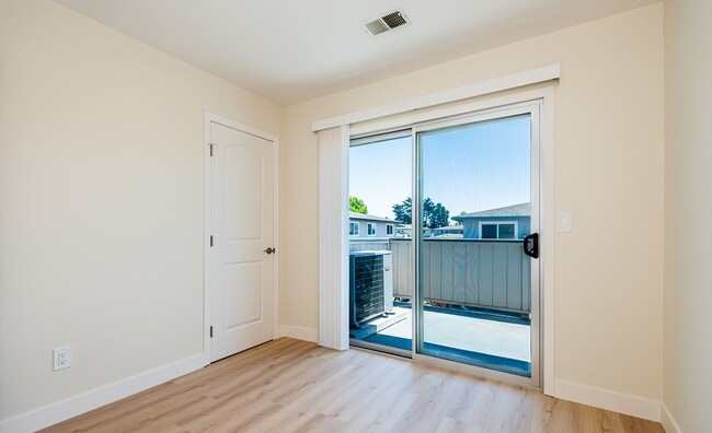 Building Photo - Soquel Knolls – Gorgeous Fully Remodeled 3BD / 1.5BA Second-Floor Condo