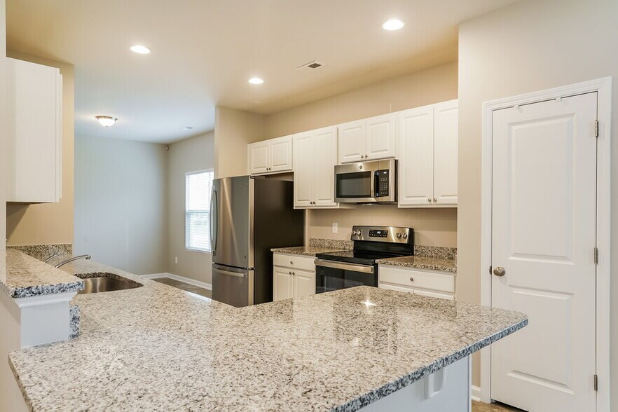 Building Photo - 5228 Calhoun Pl