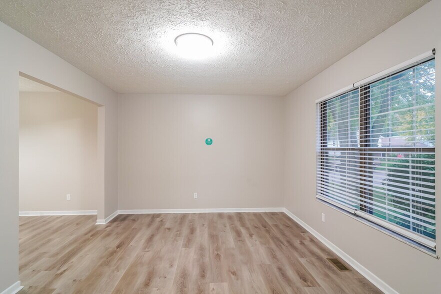 Building Photo - 3420 Wedgewood Dr