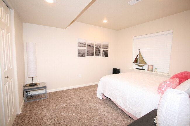 Building Photo - Stunning Two Story Home Available in Peyton!