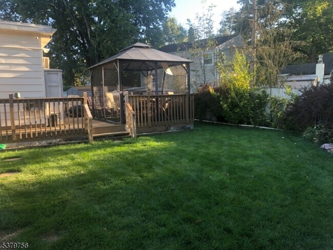 Building Photo - 29 Manito Ave