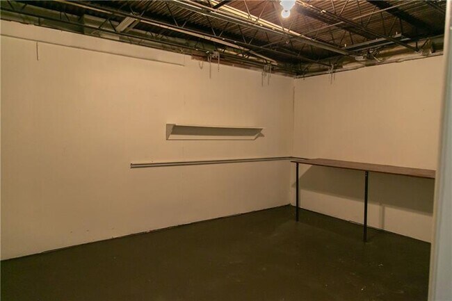 Building Photo - 1547 Delia Dr