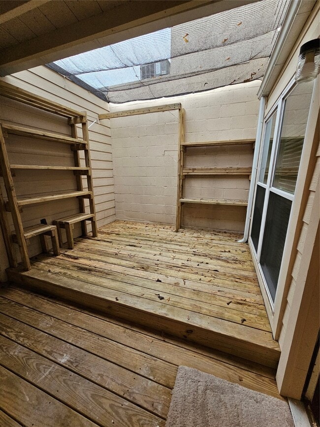 Building Photo - 1809 Saxony Ln